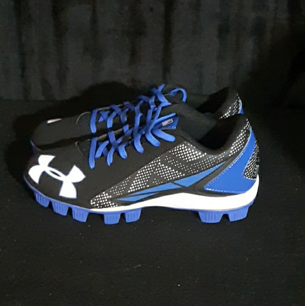 Sneakers - Picture 2 of 7